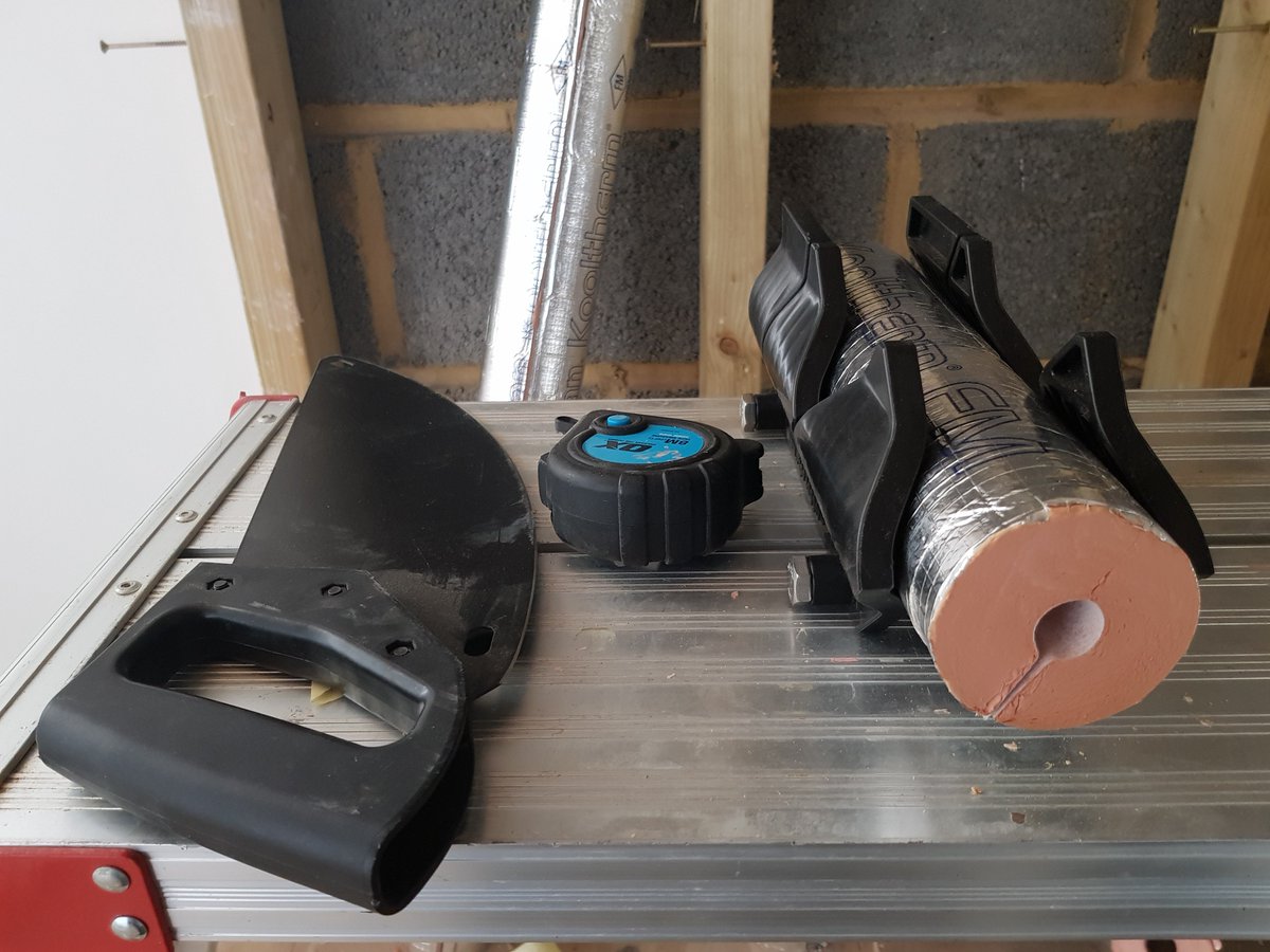 MarshcroftUK's tweet photo. The quality difference between using a #saw #blade and using the @PipeLaggerPro to cut pipe insulation cannot be stressed enough. This useful little gadget makes angle cuts reliable and repeatable, with clean edges - and no #mess! #WorkerWednesday https://t.co/t7tsCfJEWP