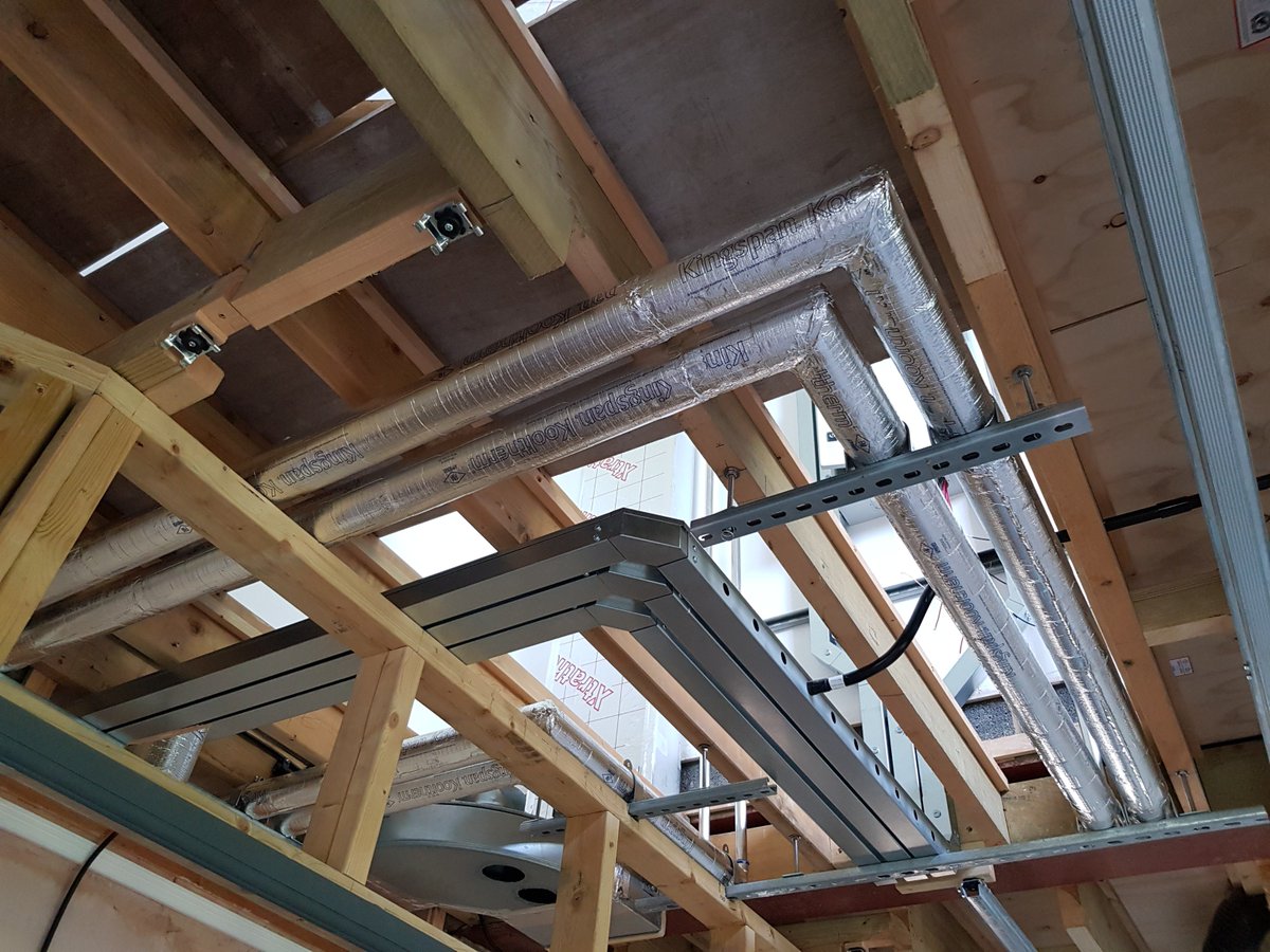 MarshcroftUK's tweet photo. The quality difference between using a #saw #blade and using the @PipeLaggerPro to cut pipe insulation cannot be stressed enough. This useful little gadget makes angle cuts reliable and repeatable, with clean edges - and no #mess! #WorkerWednesday https://t.co/t7tsCfJEWP