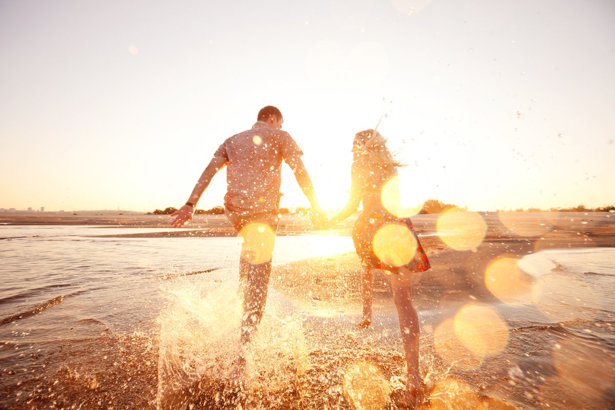 Datings_Best's tweet image. Is it possible to find true #love during the #Summer season? Check out our tips to find long-lasting love and make this Summer an unforgettable one! 🌞😎💕👉 bit.ly/2SyqUQz