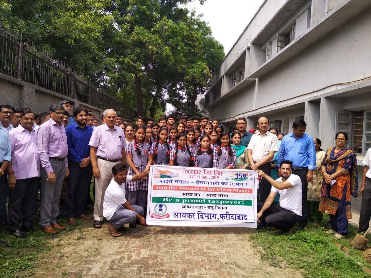 kv1fbd's tweet photo. Tree Plantation Drive in collaboration with Income Tax Dept ,Faridabad https://t.co/7ch7A9gh1k