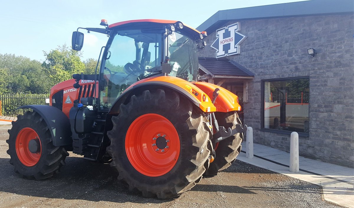 hopkinsmachines's tweet photo. Brand new @KubotaUK M7152 PDI, collected by customer and ready to start work in the Cwmbran area.

#kubota  #M7 #M7152 #brandnew #PDI #Cwmbran https://t.co/PZKTt8tp9u