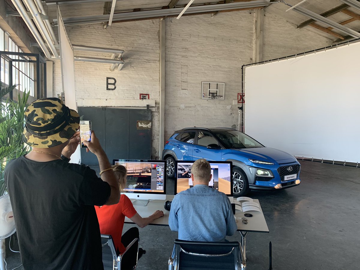 LauraHyundai's tweet photo. Experimenting with double exposure photography technique today to showcase the tech in the new #KonaHybrid with the lovely artist @BirgitPalma #modernart #design #photography #electrification https://t.co/FIYMm21caT