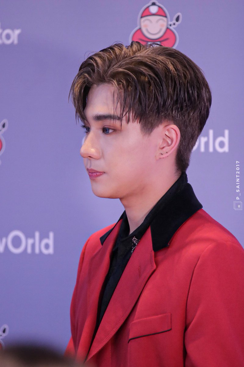 TrigonPs's tweet photo. Đã cố dặn lòng là tâm phải tịnh nhưng làm sao tịnh nổi với nhan sắc của người này đây chết mất thôi 😍😍😍

#TEMPTDebutShowcaseXTaokaenoi
#PerthTanapon #Perthppe @perthppe 

Thxpic 🙏🙏 https://t.co/Fc7GjfCI9Y