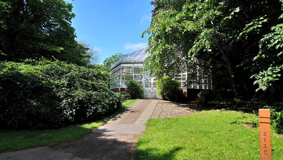Littlelambtales's tweet photo. So lucky to live around the corner from the beautiful Calderstones Park. Happy #nationalparksweek @SaveCaldies https://t.co/wIqMwpvImW