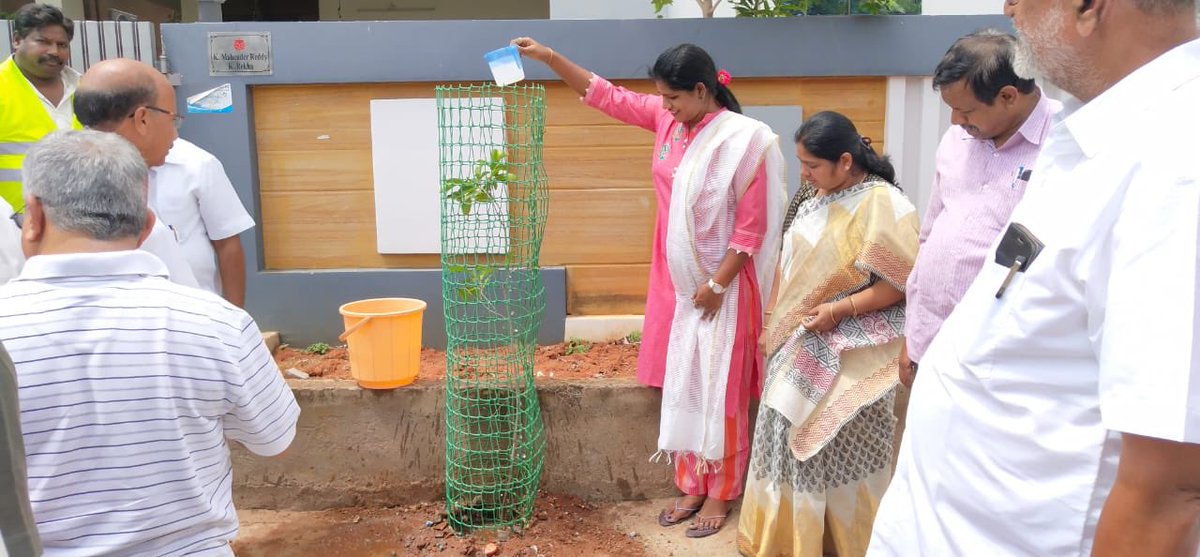 sama_swapna's tweet photo. #ISSADAN #38DIVISION #CORPORATOR #SAMA_SWAPNA_SUNDER_REDDY_ PLANTING TREE SAPLING ON THE OCASSION OF TRS WORKING PRESIDENT KTR GARI BIRTHDAY AT SARASWATHI NAGAR COLONY WITH TRS PARTY LEADERS AND COLONY ASSOCIATION MEMBERS ... @KTRTRS @bonthurammohan @BTR_KTR @RaoKavitha https://t.co/Yi8ZUL8w0R