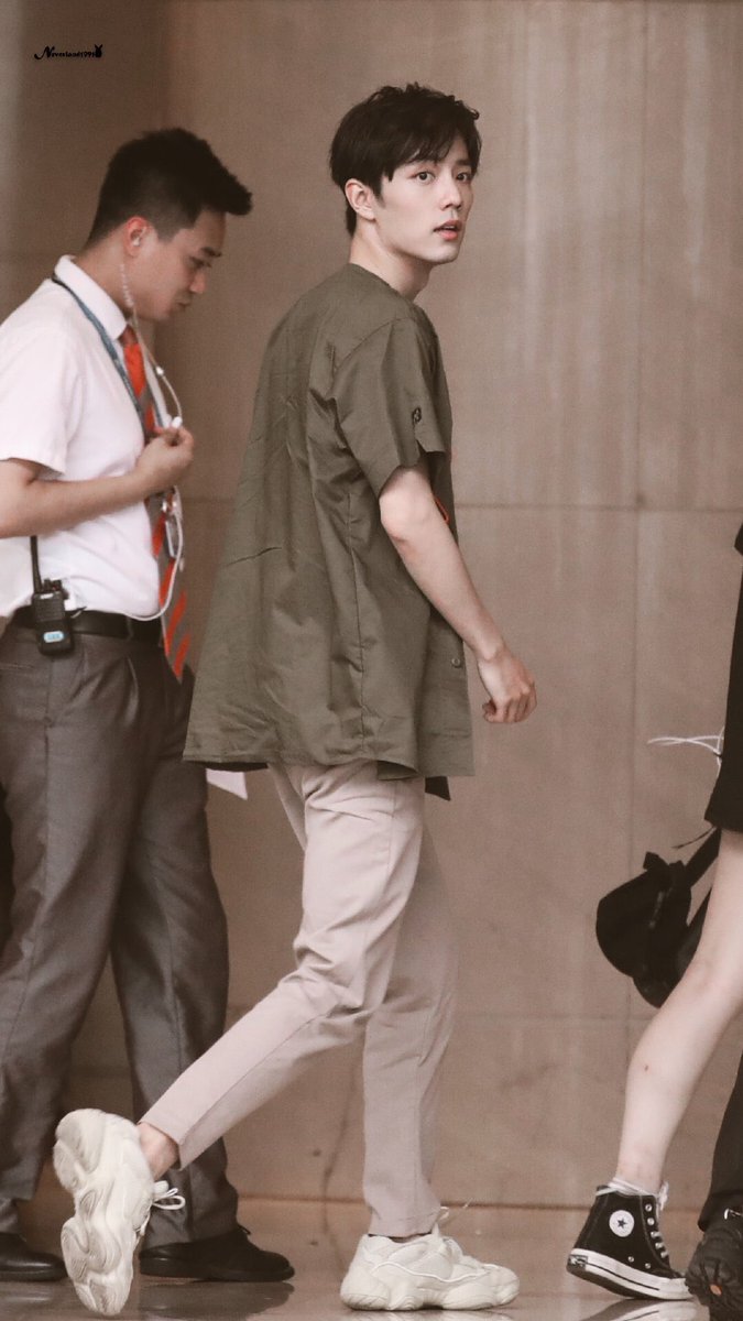Dui__QC's tweet photo. จ้านเกอวันนี้ที่สนบ.ปักกิ่ง เดินทางปลอดภัยค่า ดูซีรีส์จบไว้ค่อยมาแปลอันนั้นที่พี่โพสต์เด้อ ยาวเกิน #ปรมาจารย์ลัทธิมารep32  #XiaoZhan https://t.co/XnCFKBhvCv