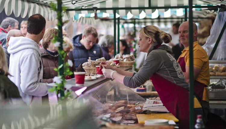 VisitGloucester's tweet photo. Coming to the Gloucester Quays Food Festival?
Best value parking in the docks - £2 ALL DAY Sat &amp; Sun

10 min walk to the docks
Open 7am-7pm
250 spaces
Cash &amp; Card payment

Castlemeads Car Park
Castlemeads Way
GL1 2NH

#Gloucester #food #gqfoodfest #visitgloucester #CarParking https://t.co/ejwTqN8Ayd