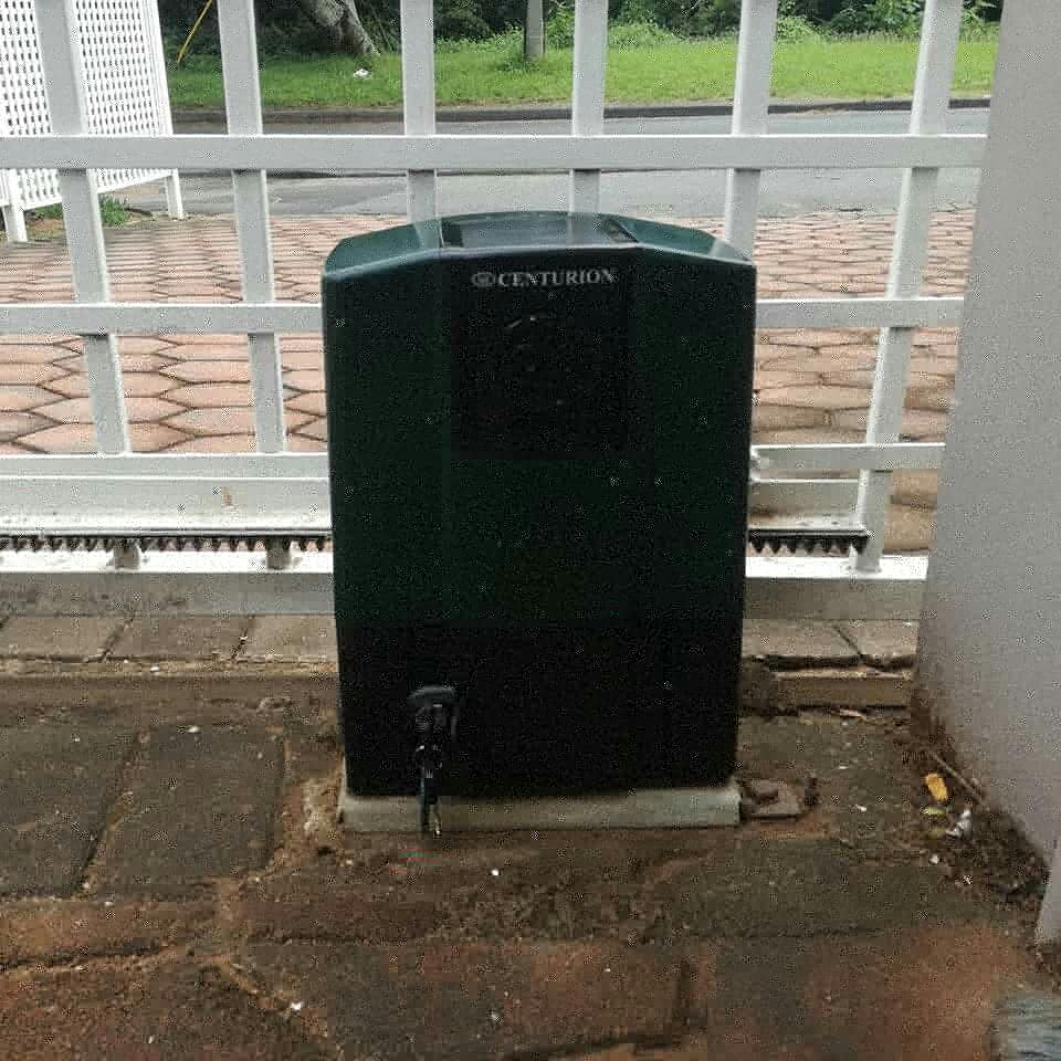 ProTechAccess's tweet photo. Centurion D5 sliding gate upgraded to a Centurion D5 EVO sliding gate motor. Lot's more features and is slightly faster.
#EVO #D5 #Centurion #faster #gatemotor #ProTechAccessControl #ProTechteam #upgraded #New https://t.co/nx1Ku95Fqe