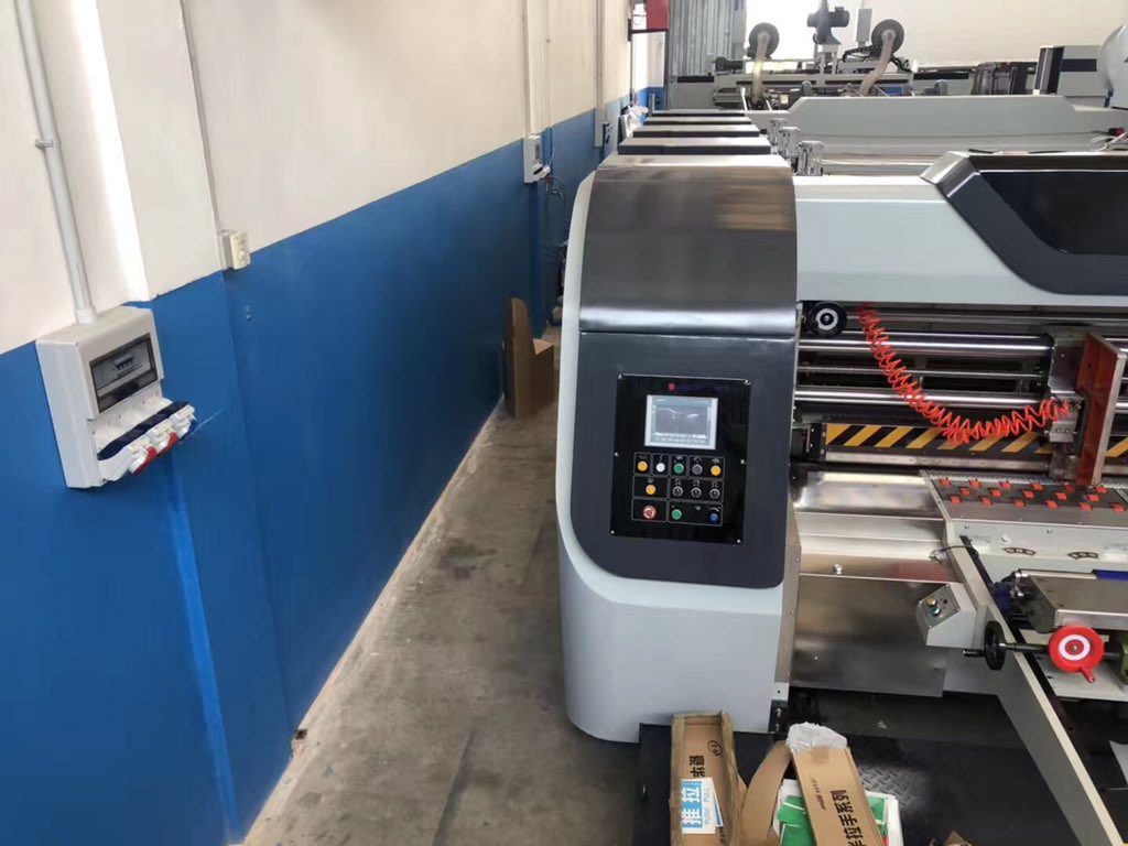 Anna_HRBPACK's tweet image. Casemaker FFG works at Europe partner factory #casemaker #FFG