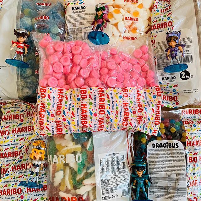 LeLoftCo's tweet photo. Les fruits d’été viennent enfin d’arriver.. c’est bon en période de #canicule 🍫🍬🍭😂😋 #bonbons et en plus il y a des #saintseiya 😎 https://t.co/wRm7AmYV82 https://t.co/ztrVMj6XlE