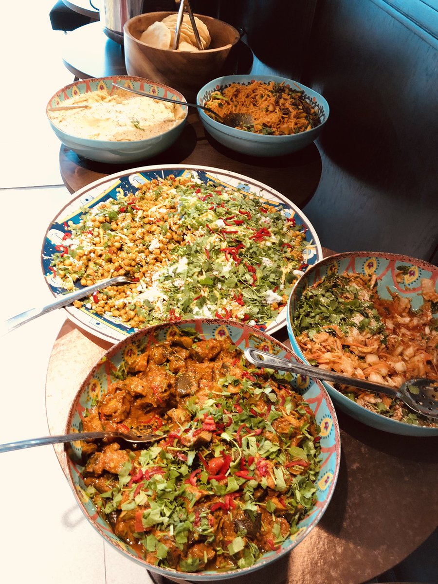 Another delicious members lunch <a href="/GlandoreNetwork/">Glandore</a> today...... fabulous food from <a href="/LovingSalads/">LovingSalads</a> 👌🏻👌🏻👌🏻
Thanks @BarryWilliamsIE <a href="/danielle_r_h/">Danielle Healy</a> for organising 🙏🏻