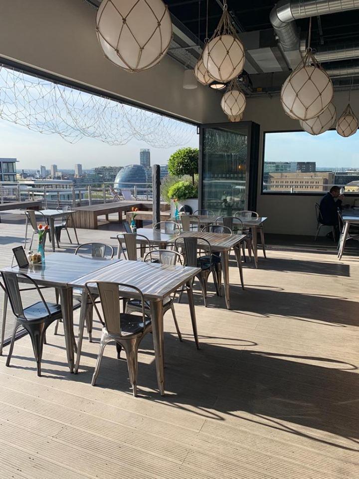 It's HOT HOT HOT Today in London!☀️

But what a beautiful day to head up to The Deck for a cool beverage! 🍻🥂

#servicedoffice #roofbar #humpday #monument #TheDeck