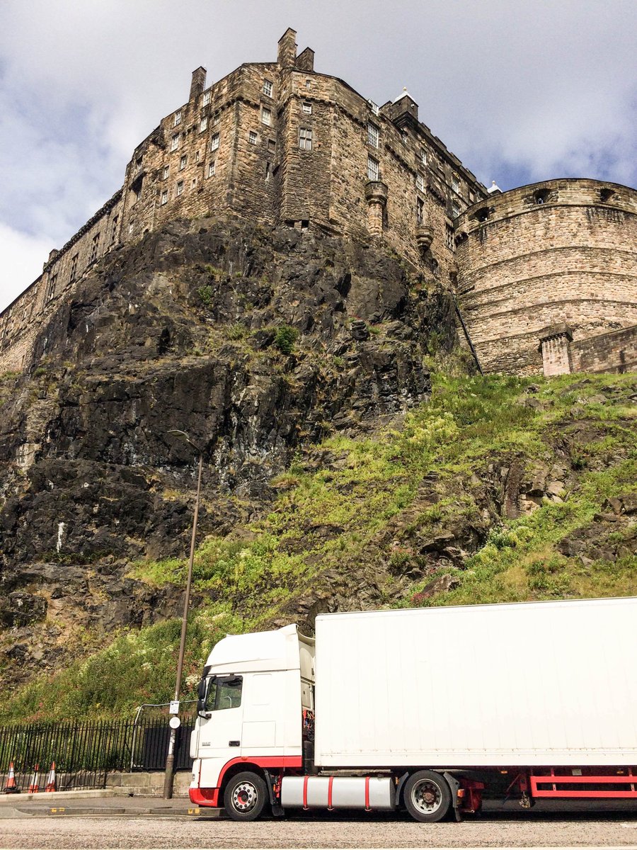 fmxevents's tweet image. We were transporting lighting for a few concerts at Edinburgh recently! Here is our truck just before we loaded it up, great views of Edinburgh Castle! 🏰

#transport #events #staging #lighting