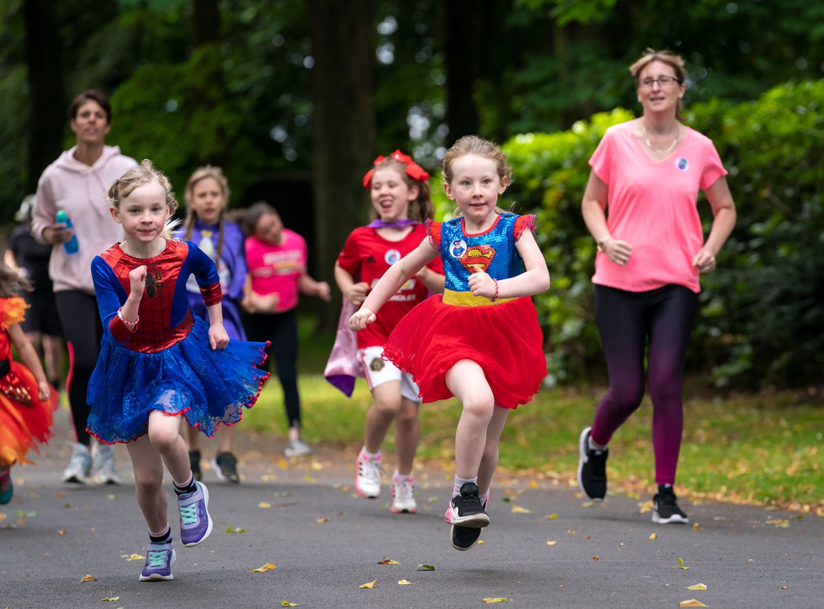 RochdaleCouncil's tweet photo. BIG thank you to the lovely folk at @queensjuniors for inviting Rochelle along to your 100th event! 😃 Congrats on a brilliant achievement, it's great to see so many families getting active outdoors with @juniorparkrunUK - you're all Healthy Heroes! 💜 https://t.co/0x76joPb8d https://t.co/na3j3ZyTTS