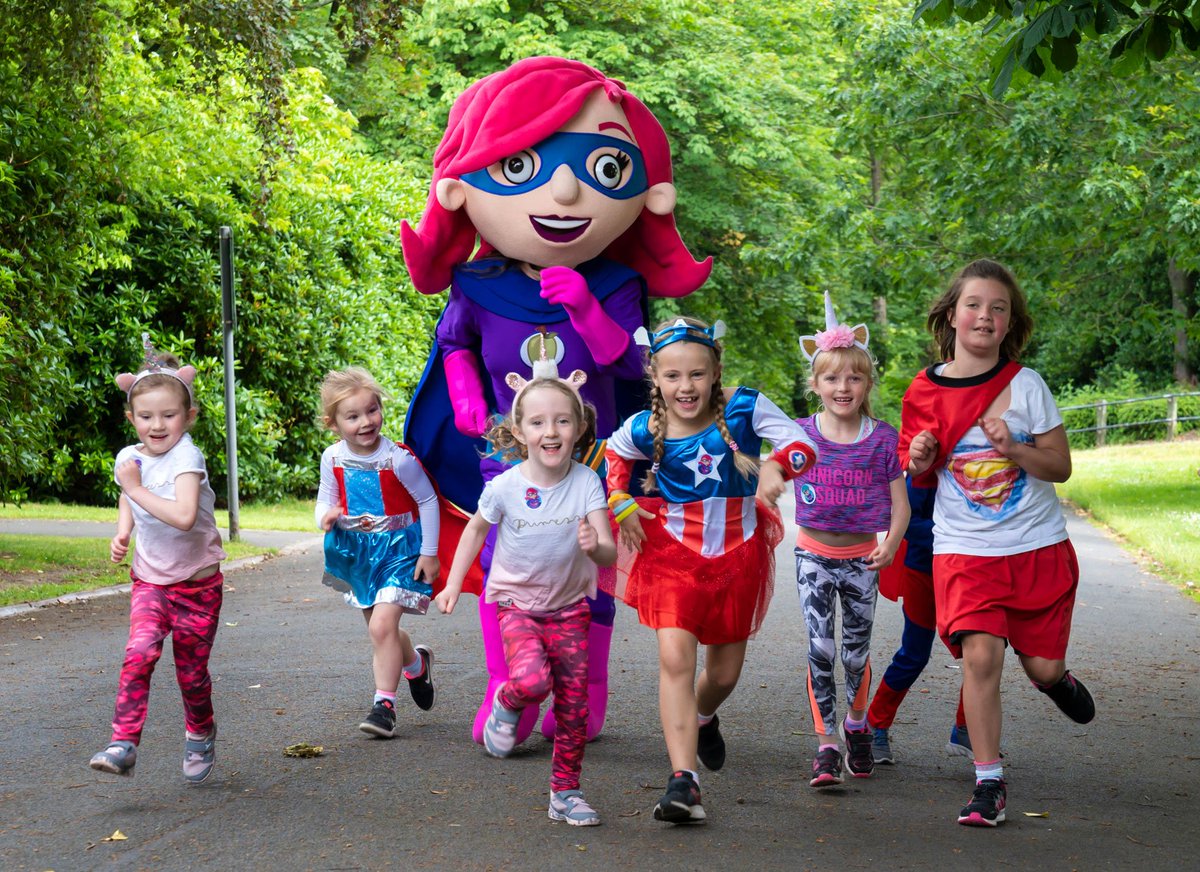 RochdaleCouncil's tweet photo. BIG thank you to the lovely folk at @queensjuniors for inviting Rochelle along to your 100th event! 😃 Congrats on a brilliant achievement, it's great to see so many families getting active outdoors with @juniorparkrunUK - you're all Healthy Heroes! 💜 https://t.co/0x76joPb8d https://t.co/na3j3ZyTTS