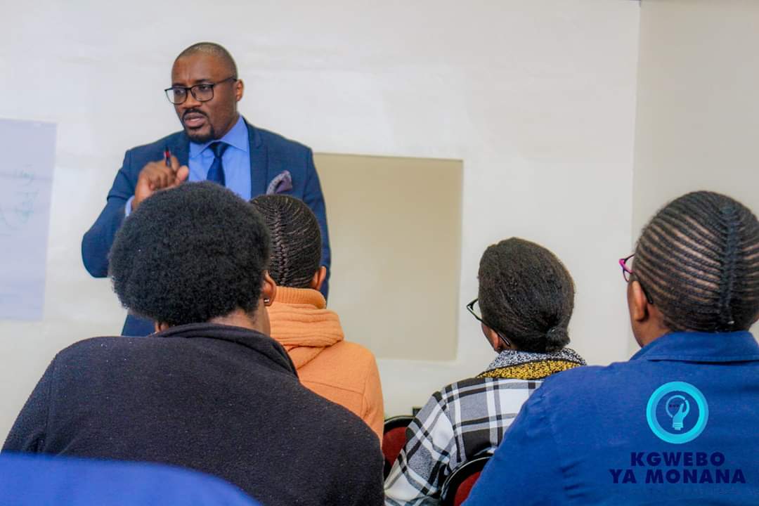 careercoachbw's tweet photo. #YouthInBusiness understand client needs and be proactive. #KgweboYaMonana #BusinessGrowth #HumanResources #BusinessLaw #BusinessMentorship #CareerCoachingBW #GaboronePublicLibrary @FNB_Botswana https://t.co/8tDAba53Rs