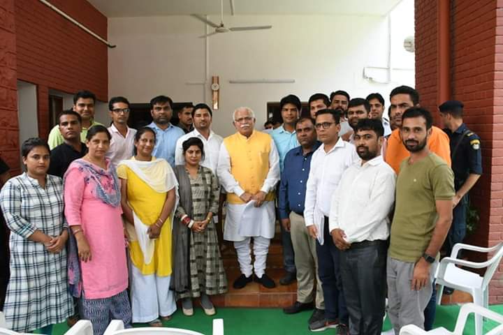 माननीय मुख्यमंत्री श्रीमान मनोहर लाल खट्टर जी काम कर रहे कंप्यूटर शिक्षकों को स्थाई पॉलिसी के तहत शिक्षा में सेंक्शन 3216 पोस्ट पर समायोजित करके 2200 लोगो का भविष्य सुरक्षित करो साब ,
<a href="/cmohry/">CMO Haryana</a> <a href="/mlkhattar/">Manohar Lal</a>