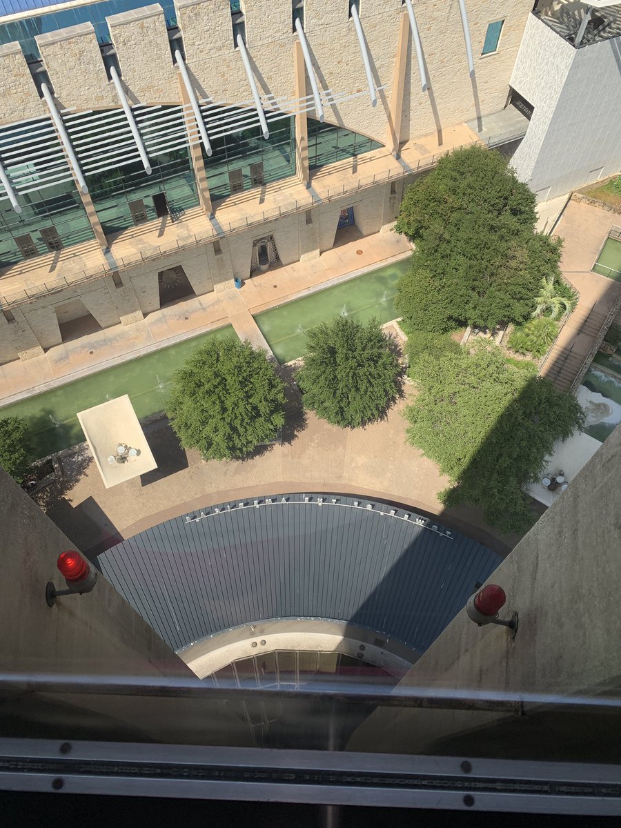 mrsdyerteaches's tweet photo. Awesome ๐ things to do and see #sanantonio #satx #AVIDSI19 @AustinISDAVID @AVID4College #aviddivas @HyattRegencySA #art #outside #beautifulweather https://t.co/hgM6i5pN8V