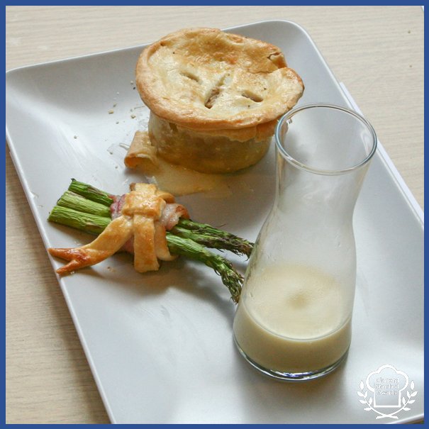 ICGCompetition's tweet photo. "I would like to win the competition to develop my cooking skills &amp; to share my love of cooking to a wider audience." - Keen Young Cook 2019 Finalist, Emily Ball from @StLukesPE🍴

Learn more about our life-changing cookery competition: https://t.co/OmL7bK1Sy7 #teflondsa https://t.co/3RdVIT1Oxl