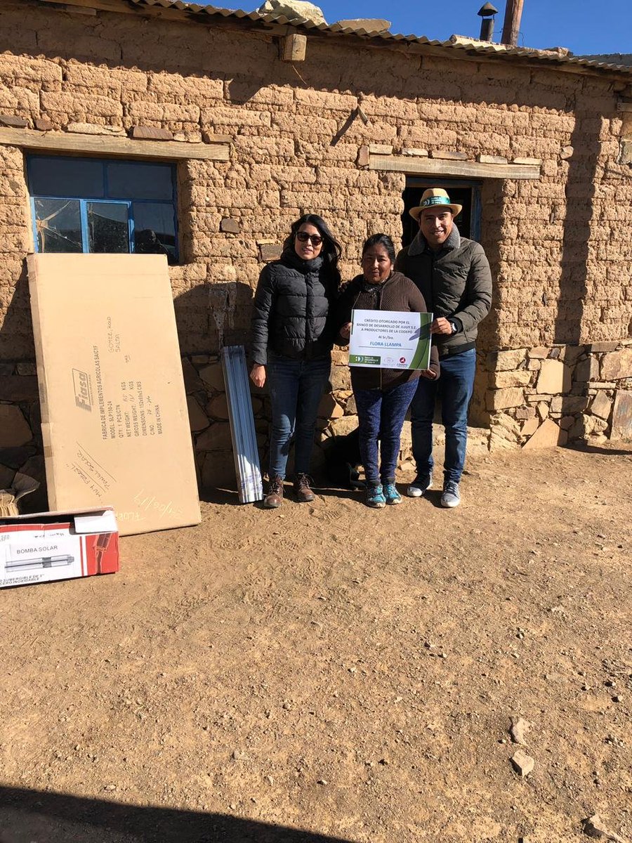 SsAF_Jujuy's tweet photo. Se entregaron los fondos de proyectos destinados para compra de bombas solares en el Departamento de Rinconada. Estos proyectos cuentan con el asesoramiento técnico de la CODEPO y de la @SsAF_Jujuy , financiados por el Banco de Desarrollo de Jujuy SE. https://t.co/JIZzGXAwZh