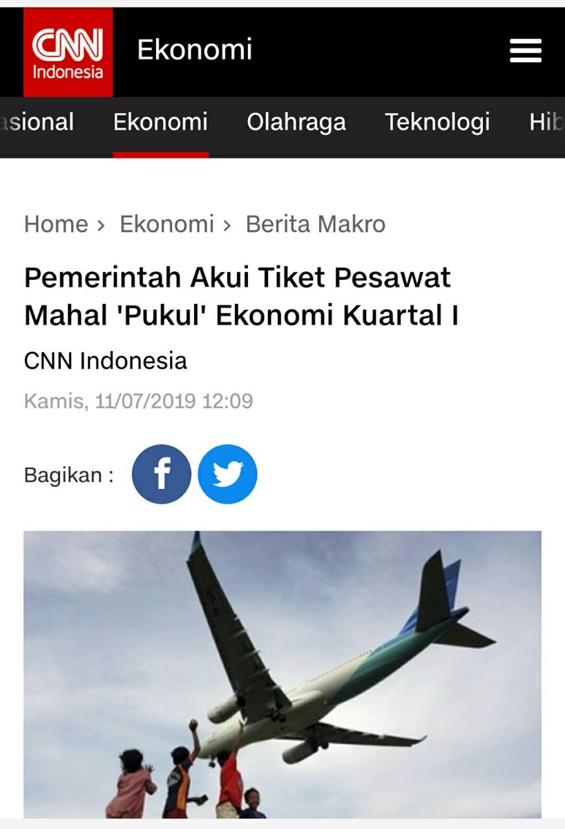 PartaiSocmed's tweet photo. Sudah terlalu banyak kerugian masyarakat dan negara yg diakibatkan oleh ulah Kartel maskapai penerbangan ini. Presiden @jokowi harus segera mengambil tindakan tegas. Jangan ditunda2 terus! 
#TiketPesawatMahal https://t.co/BgpiKqdOJo