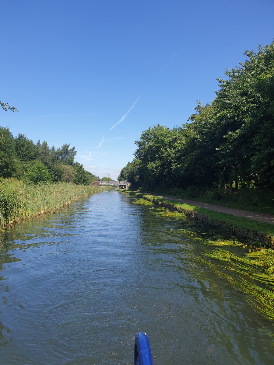 NbChangingPace's tweet photo. Great run up the #bcnmainline @CanalRiverTrust today Well maintained Beautiful wide clear #canal #Cosleytunnel was delicious so chilled &amp; shaded on this #melting day Arrived at #factoryjunction with only 2 plastic bags in prop #womenonthecut #singlehanded  #LifesBetterByWater https://t.co/XPnKfkh3VH