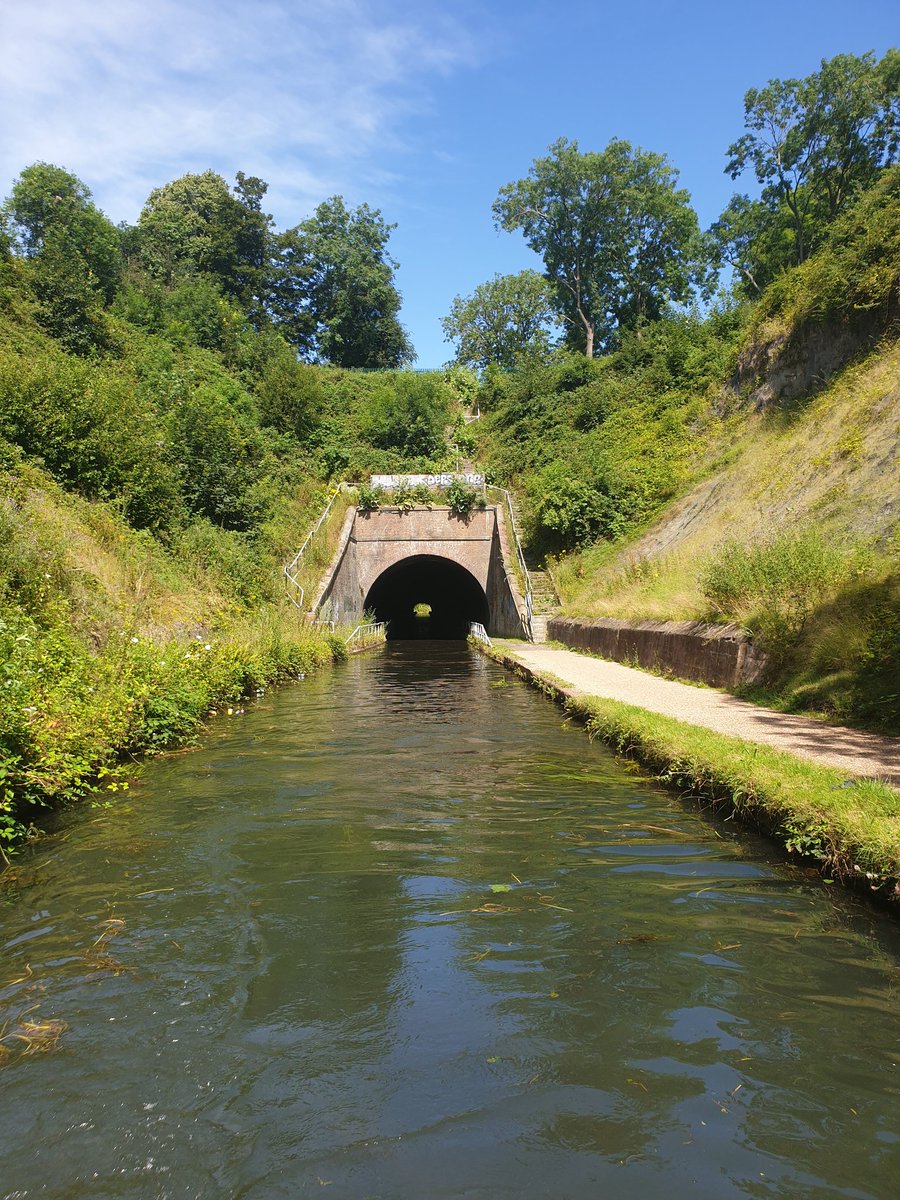 NbChangingPace's tweet photo. Great run up the #bcnmainline @CanalRiverTrust today Well maintained Beautiful wide clear #canal #Cosleytunnel was delicious so chilled &amp; shaded on this #melting day Arrived at #factoryjunction with only 2 plastic bags in prop #womenonthecut #singlehanded  #LifesBetterByWater https://t.co/XPnKfkh3VH