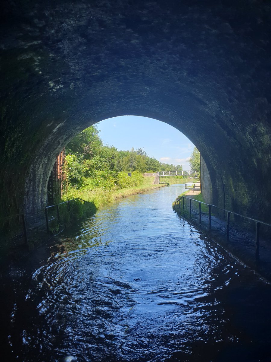 NbChangingPace's tweet photo. Great run up the #bcnmainline @CanalRiverTrust today Well maintained Beautiful wide clear #canal #Cosleytunnel was delicious so chilled &amp; shaded on this #melting day Arrived at #factoryjunction with only 2 plastic bags in prop #womenonthecut #singlehanded  #LifesBetterByWater https://t.co/XPnKfkh3VH
