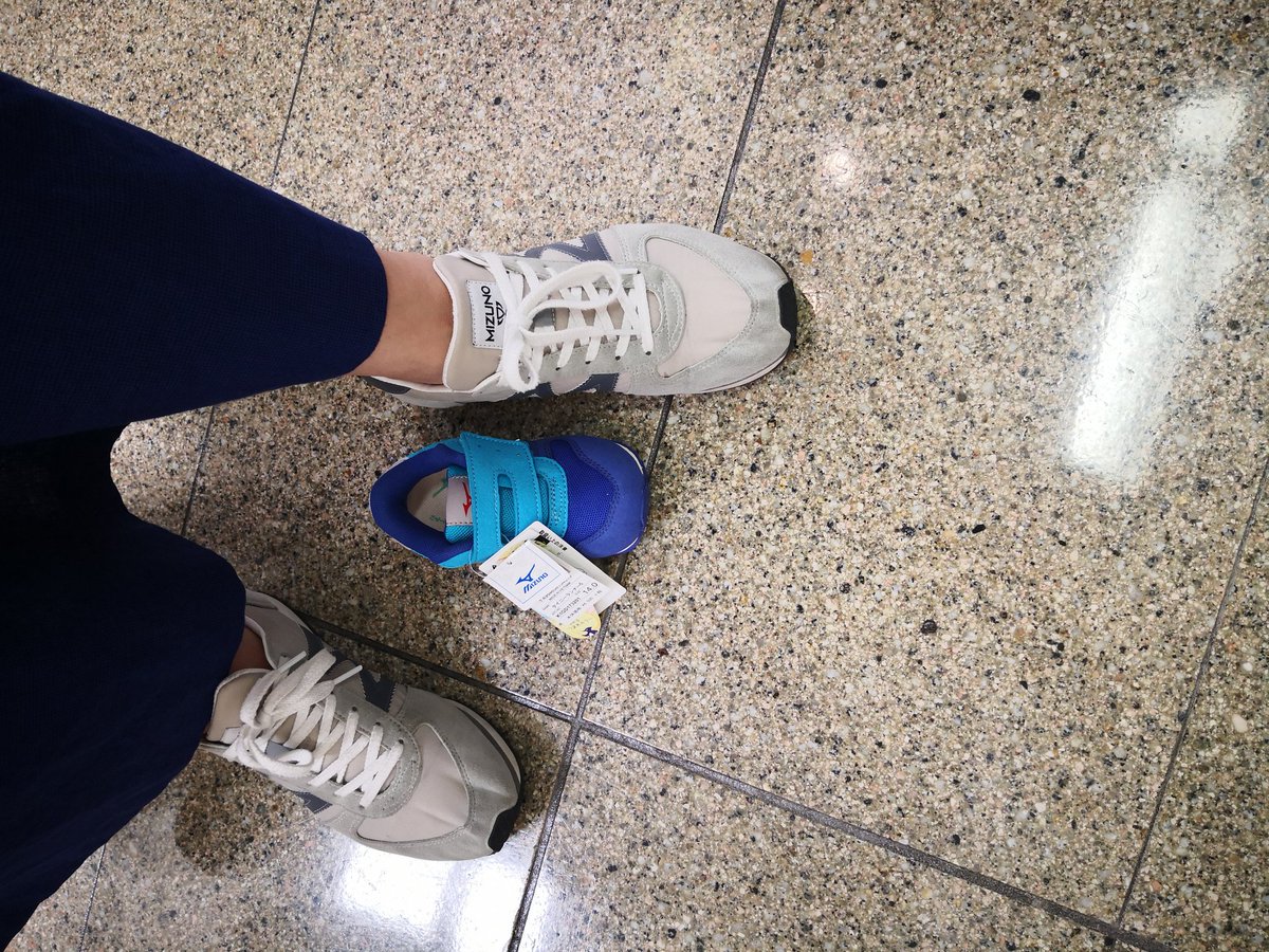 Mizunoshop ミズノ公式 A Twitter 今日はエスポートミズノ Mizuno Tokyo へ 打ち合わせ後は館内を見歩きギフト用に立ち止まる 成長し続ける子供の将来の足 を考えたミズノの子ども靴 すぐサイズアウトしちゃうけど 小さな足を育てるのは大人の役目と思ってい Mizunoshop ミズノ公式 A Twitter 今日はエスポートミズノ Mizuno Tokyo へ 打ち合わせ後は館内を見歩きギフト用に立ち止まる 成長し続ける子供の将来の足 を考えたミズノの子ども靴 すぐサイズアウトしちゃうけど 小さな足を育てるのは大人の役目と思ってい