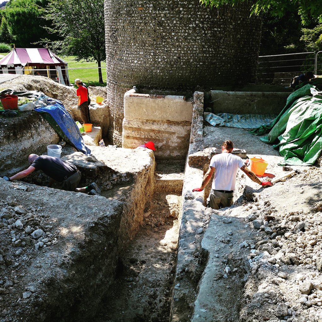 EB_Heritage's tweet image. Day 10 #JustKeepDigging more work on the barn wall and around the corner, puzzling over the 3rd and possible 4th trough!