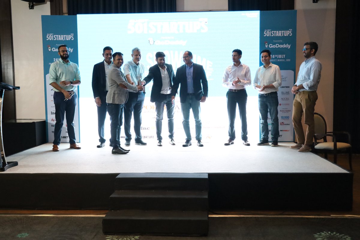 thestartupz's tweet photo. IT'S TIME FOR THE BIG ONE!
The winner for #501Startups is @broadcastwear for having the most innovative and feasible idea amongst all the other 20 pitches that took place today!
#501Startups #TheStartupz #Startup https://t.co/mbfidQIGWd