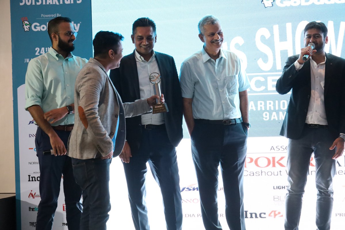 thestartupz's tweet photo. IT'S TIME FOR THE BIG ONE!
The winner for #501Startups is @broadcastwear for having the most innovative and feasible idea amongst all the other 20 pitches that took place today!
#501Startups #TheStartupz #Startup https://t.co/mbfidQIGWd