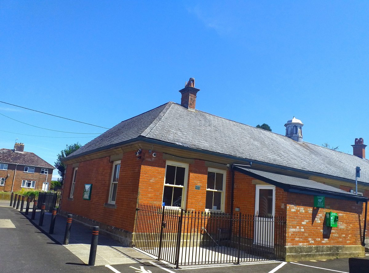 mcdfirstaid's tweet photo. Glorious day for a #defibhunt this one is at Merriott Village Hall, #Somerset right by the #cricket pitch, #tennis courts and #bowling green. #AED #defib #Defibrillator #heart #health #Merriott #village #villagelife #Summer #FirstAid https://t.co/wI7Qd02EAV