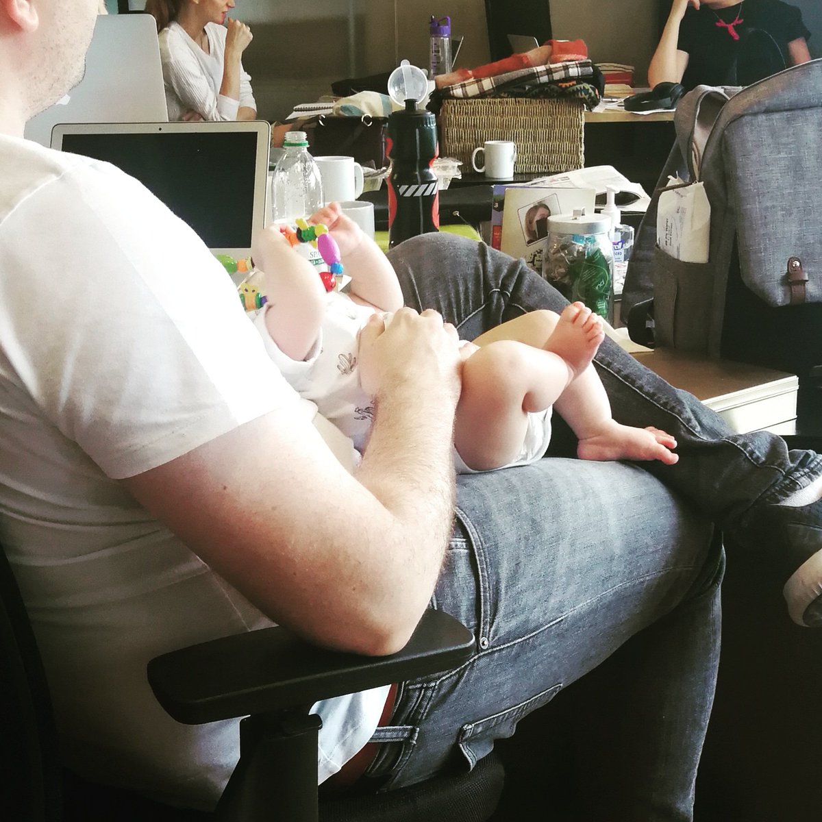 RazorResearch's tweet photo. #KennyRazor brought a special guest in for today's #LunchAndLearn sesh. #BabyFox seemed more keen on the lunch part. 

#StartEmYoung #marketresearch #WeWork #WeLearn #RazorResearch https://t.co/2Q0rpONZki