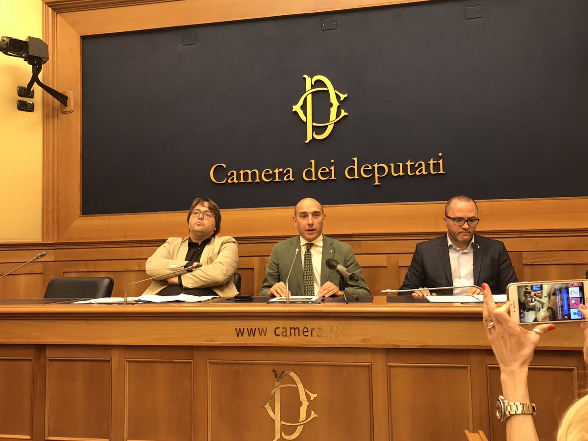 Key4biz's tweet photo. Conferenza stampa - Camera dei Deputati. Alessandro Morelli, Massimiliano Capitanio e Igor Iezzi presentano 4 misure della Lega per l’Italia Digitale. 1) #Spid in Costituzione. 2) #Cloud nazionale per i dati della #Pa. 3)Sostegno e sicurezza per le #Tlc 4) Piano antenne per #5G https://t.co/QL7dH67LLg