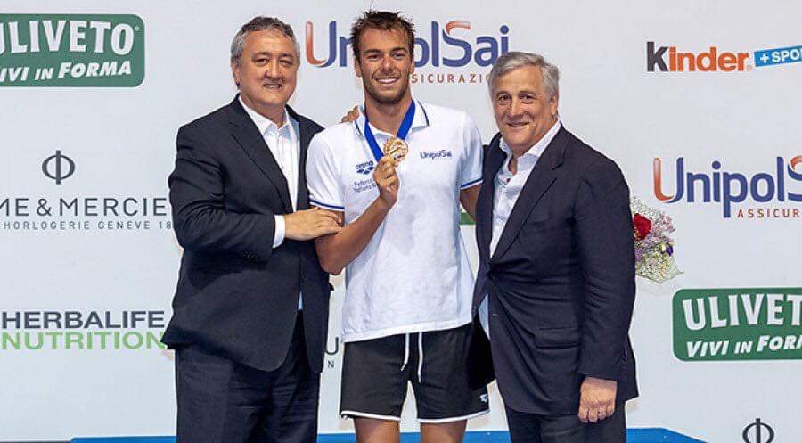 Congratulazioni a <a href="/greg_palt/">Gregorio Paltrinieri</a> , un grande campione dentro e fuori dalla piscina. Oro mondiale negli 800 stile libero. Sei troppo forte!🏊‍♂🇮🇹