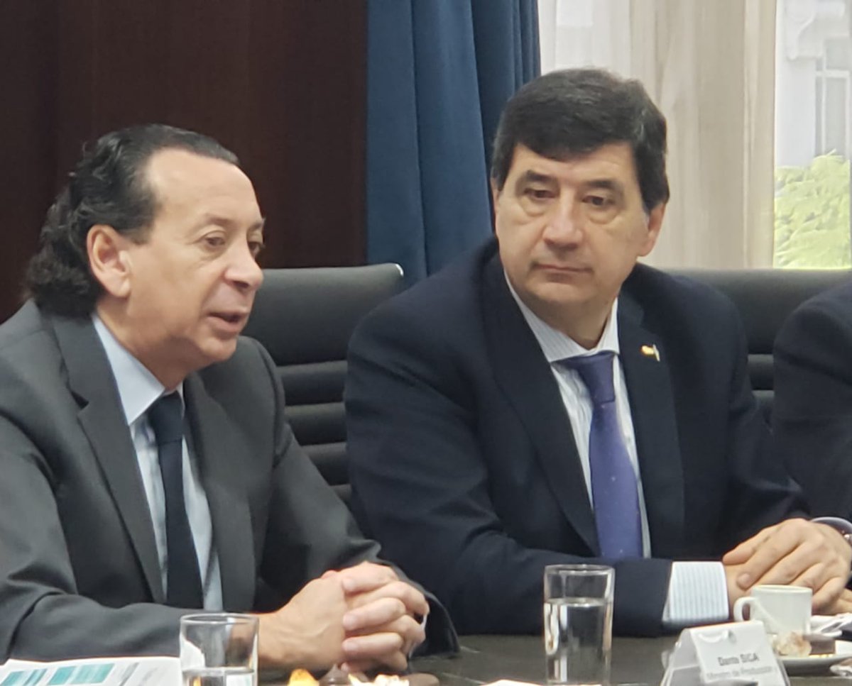 redcame's tweet photo. #AHORA El presidente de CAME, @gerardodbeltran, junto a los representantes de @CAMEecoregional, se reunen con el ministro de @PRODUCCION_ARG, @dante_sica, para dialogar sobre el acuerdo de asociación estratégica MERCOSUR-UE https://t.co/CHVE0p0xFi