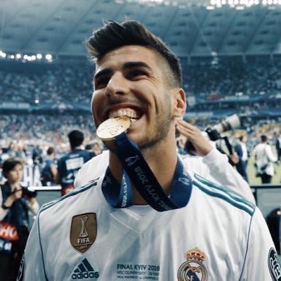 EduAguirre7's tweet photo. Eres joven y fuerte. 
El madridismo te esperará. 
Lo mejor está por llegar. 
Mucho ánimo  @marcoasensio10 https://t.co/XBLo0cmpnr