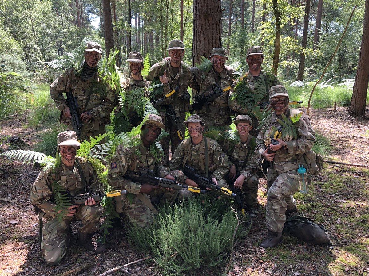 AstreaCadet's tweet photo. @AstreaCadet #CFAV Mr Guy and the #DreamTeam #Orangesection @CTCFrimleyPark #CCFBasic intro to Camouflage and Concealment https://t.co/PLNNbCoNLy