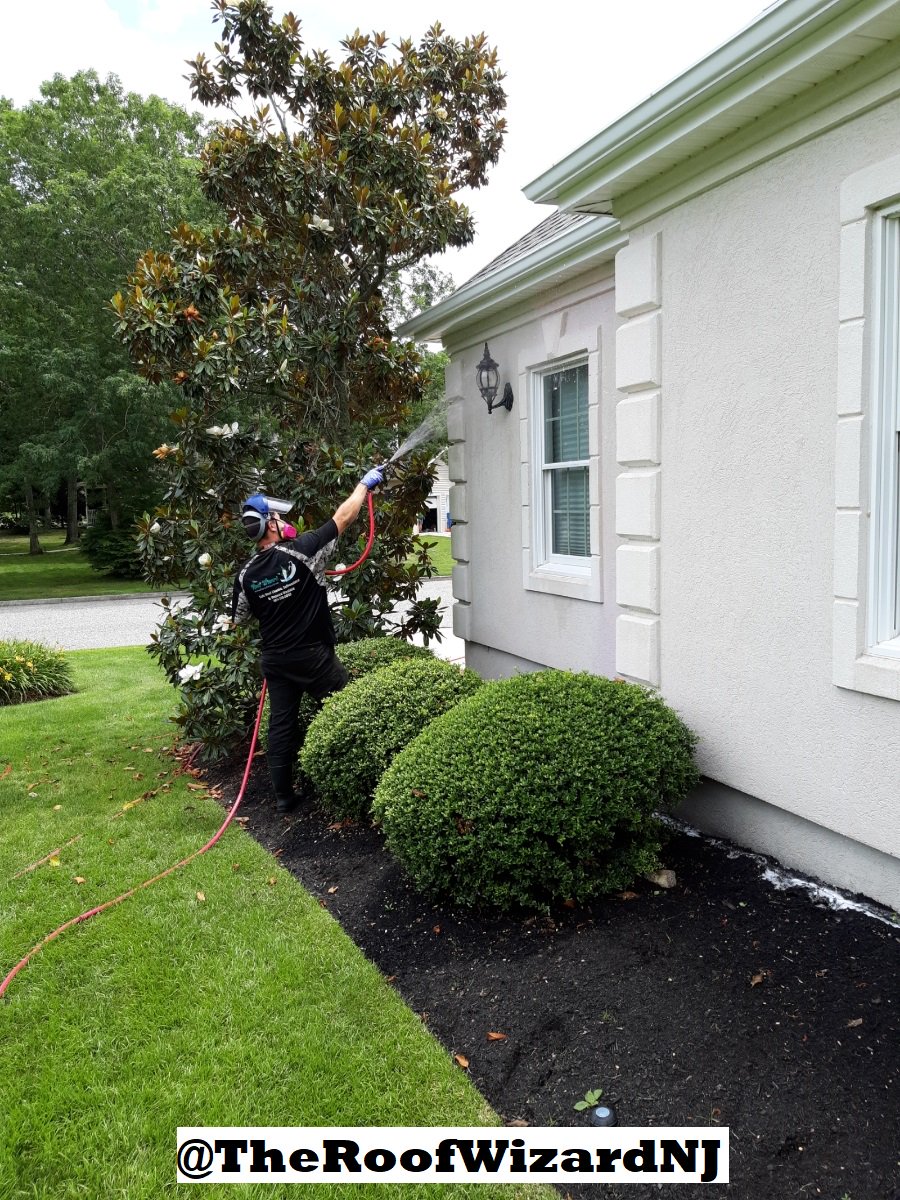 <a href="/TheRoofWizardNJ/">The Roof Wizard</a> crew members are essential to the SoftWash process.
Check out these shots of them! 💪💪
🏘🧙‍♂️🏠🧙‍♂️🏘