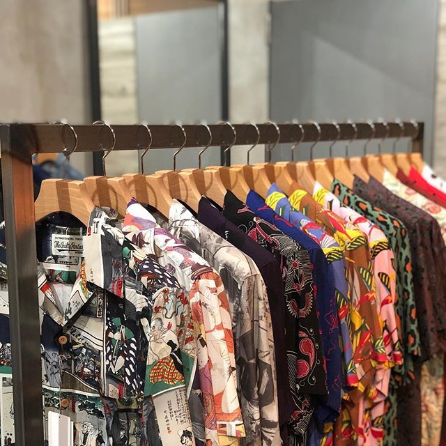 fabric0429's tweet photo. ＊info＊
明日7/25(木)は、CLOSEになります。
予めご了承ください。
・・・
#fabric
#wackomaria 
#古美術
#vintage
#セレクトショップ
#広島 https://t.co/OA0jheh3zE https://t.co/5sbCjcNpo1
