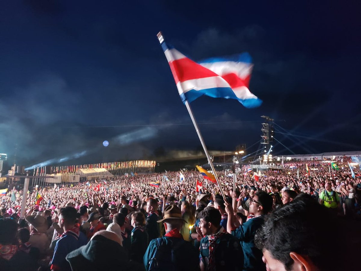 Cómo cuando estás en el Jamboree Mundial USA 2019 y sacas con tanto orgullo la bandera de Costa Rica 🇨🇷 #PotenciaMundial 👌🏽😎

#Siemprelistos #SiempreUnidos #SiempreGuíasyScouts