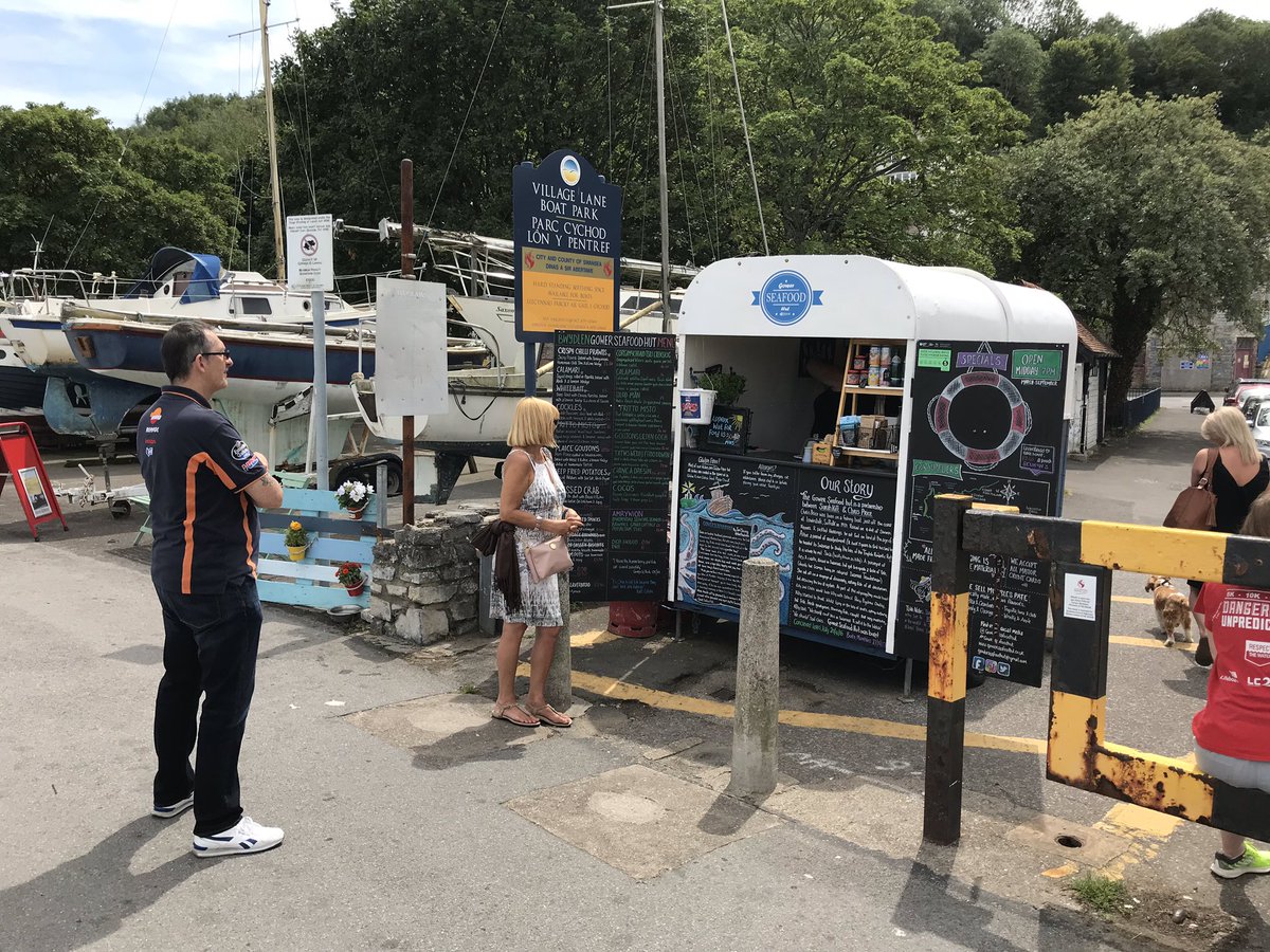 TerrySinnett's tweet photo. Eagerly awaiting our order from @gowerseafoodhut #ChilliPrawns #PlaiceGoujons #CrispyPotatoes to be washed down with a glass of Rose! Yum Yum ๐๐ https://t.co/Wk2y4uj9he