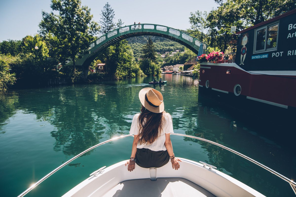 La fraîcheur du lac du Bourget manque aujourd'hui...Comme une envie d'y retourner là maintenant ! 💙 #AixRiviera