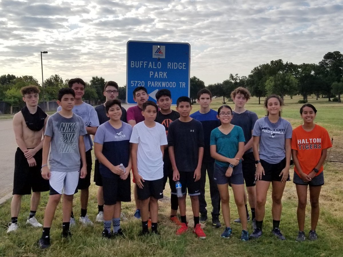 HHSCoachMac's tweet photo. Great morning run at the Buff. #comerunwithus #jointheherd #Buffsrun https://t.co/hFhSHSxJ1h