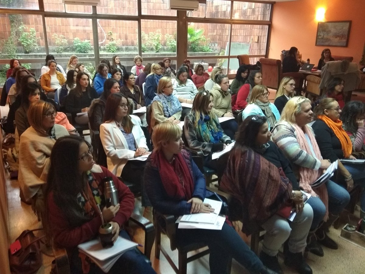 PNUDUruguay's tweet photo. A sala llena, ya está en marcha, en la Casa de la Cultura de #Paysandú, el taller sobre habilidades en comunicación para más de 40 mujeres políticas del Litoral del país. https://t.co/HDvSpS2Y1N