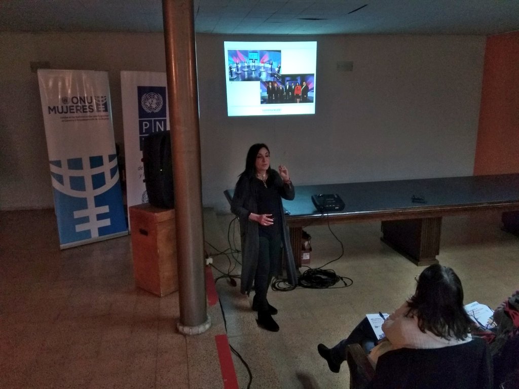 PNUDUruguay's tweet photo. A sala llena, ya está en marcha, en la Casa de la Cultura de #Paysandú, el taller sobre habilidades en comunicación para más de 40 mujeres políticas del Litoral del país. https://t.co/HDvSpS2Y1N