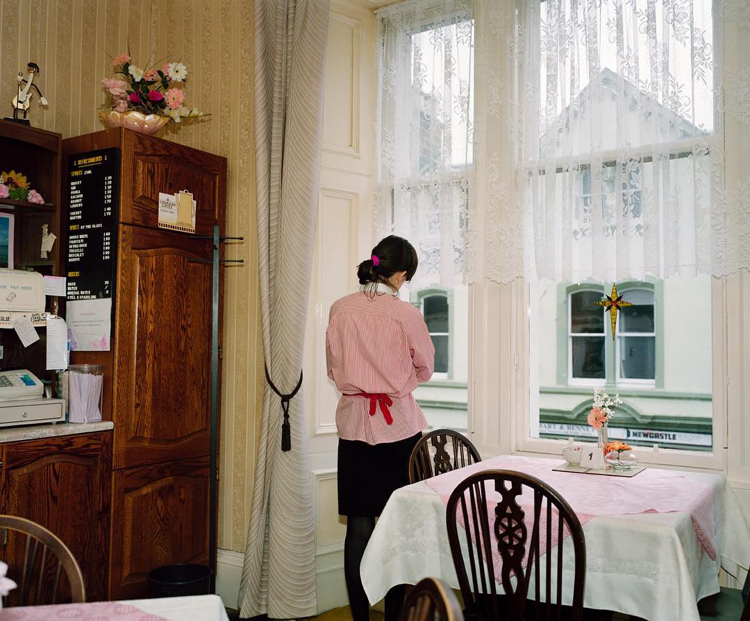 andreaparga7's tweet image. Martin Parr #throughthewindow, #outsideview, #glass