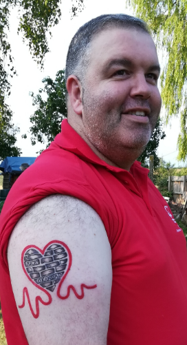 Uživatel BHF na Twitteru: „BHF volunteer, Phil, lost his grandfather to a heart attack in 1992. To commemorate his death, Phil was inspired by the Heart of Steel sculpture to get a Uživatel BHF na Twitteru: „BHF volunteer, Phil, lost his grandfather to a heart attack in 1992. To commemorate his death, Phil was inspired by the Heart of Steel sculpture to get a