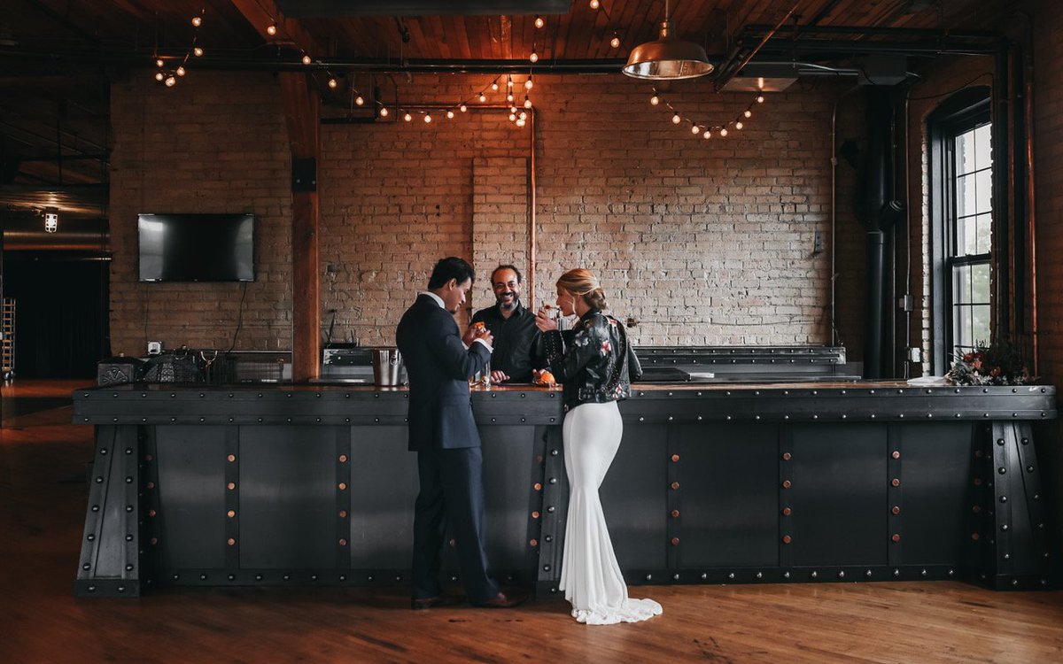 CGSolarArts's tweet image. Belly up to our beautiful bar and toast to forever. NE artist Jeff Lohaus made our bar and it adds just the right industrial charm to our space. Come in for a tour for your upcoming event; we’d love to show it to you in person. #bar #mplsvenue #mplsevents 

📸: @winanjames